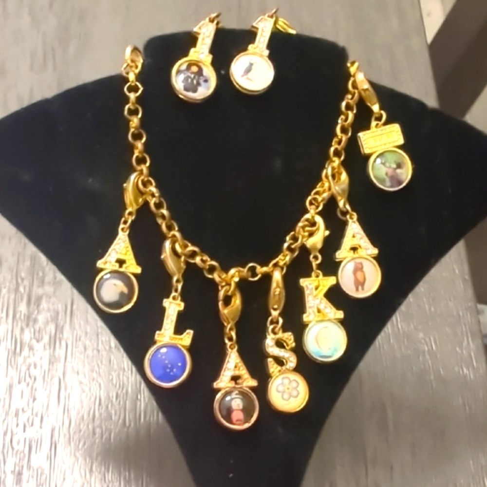 Vintage "Alaska" Gold Tone Charm Bracelet with Alaska Theme